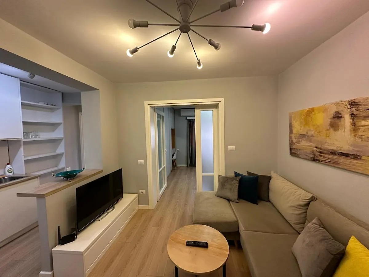 Boulevard Apt Close To Center Tirana 0*,