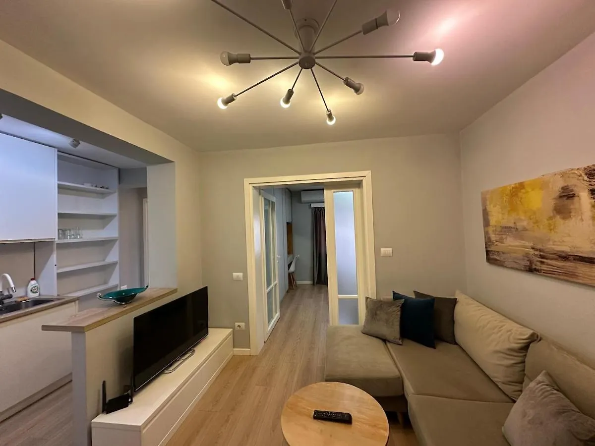 Boulevard Apt Close To Center Tirana