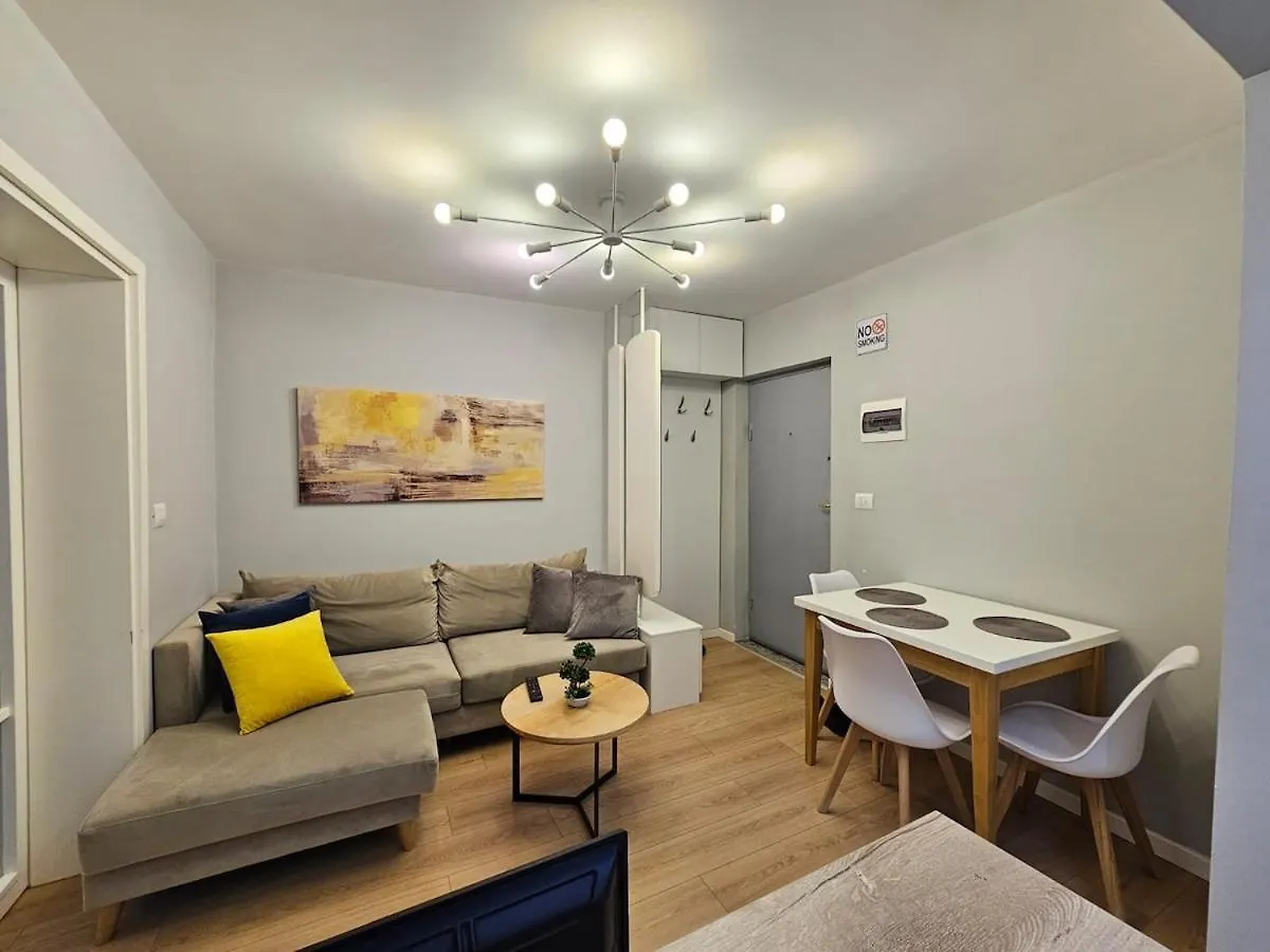 Boulevard Apt Close To Center Tirana