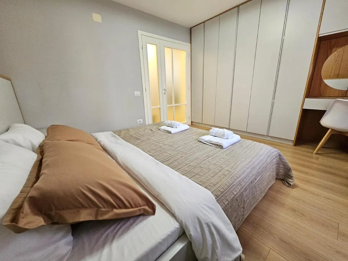 Boulevard Apt Close To Center Tirana Albania